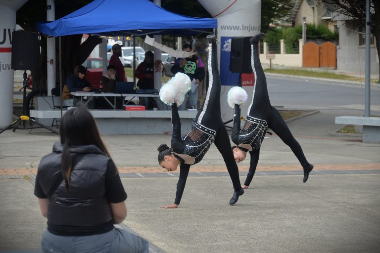 INJUV Magallanes celebra 35 años con la actividad “Vive Juventudes” en PlazaSampaio