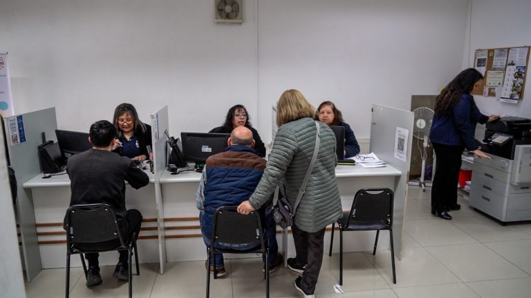 Cerca de 70 vecinos participaron en jornada de atención extraordinaria del RSH