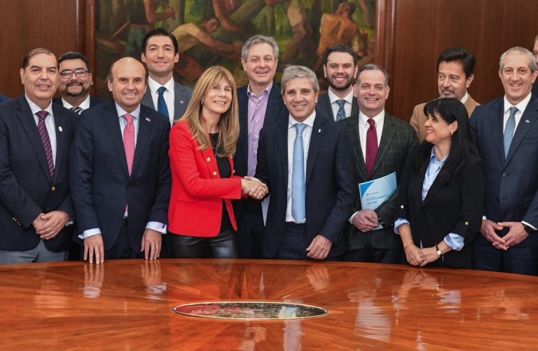 Ministra Rincón impulsa agenda de integración energética con Argentina durante visita oficial