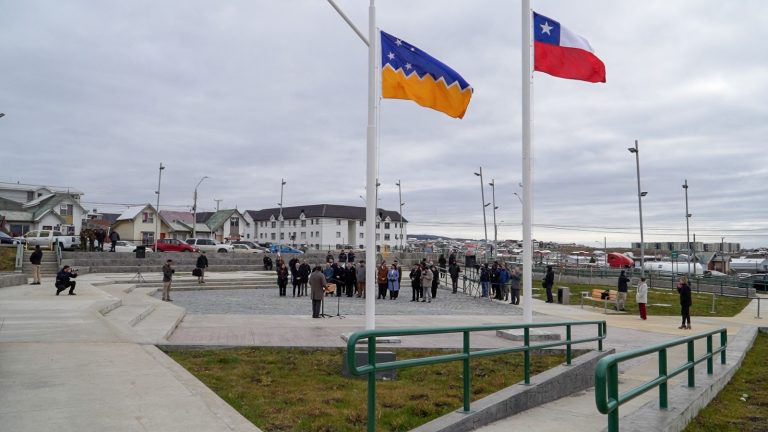 Municipio inauguró Plaza Cívica Archipiélago de Chiloé